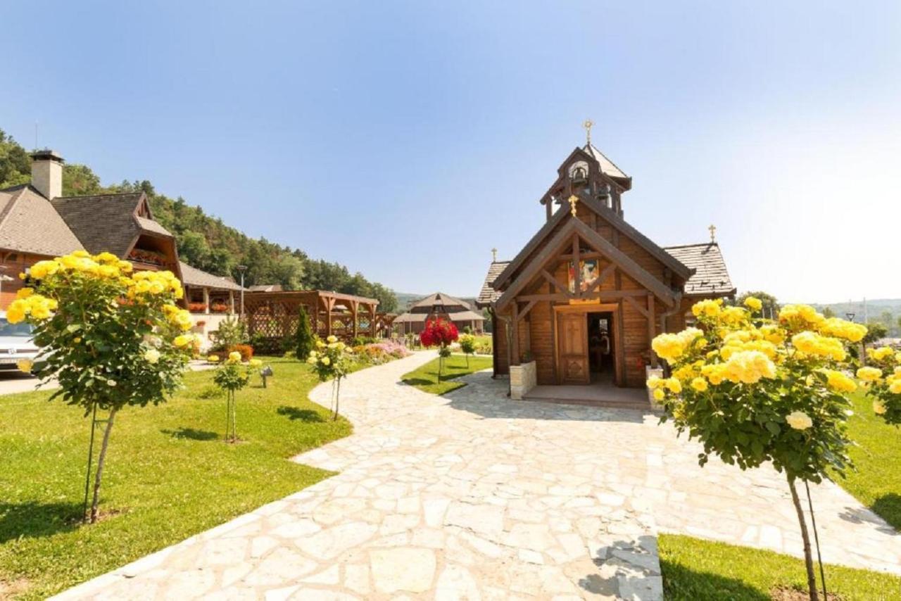 Etno Naselje Vrdnicka Kula Отель 4*