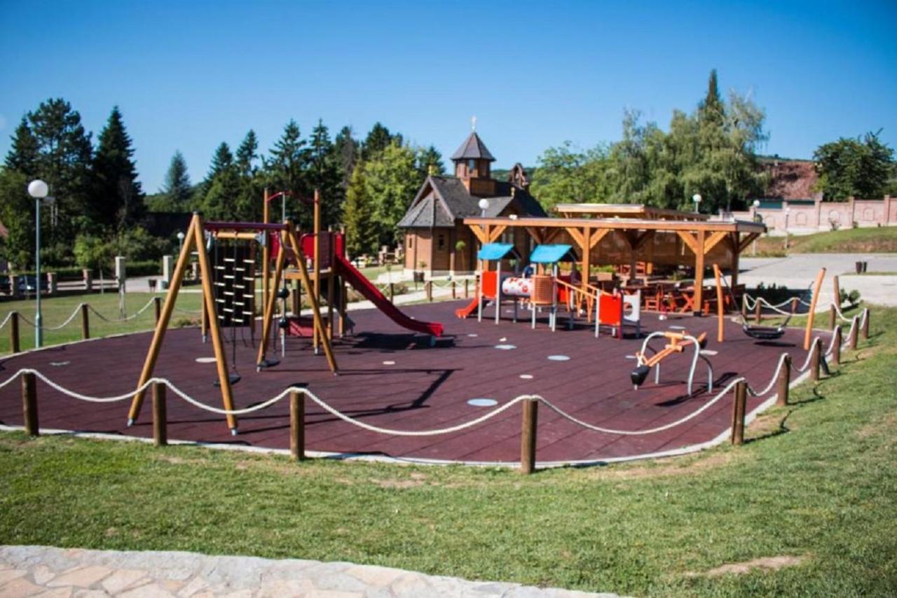 Отель Etno Naselje Vrdnicka Kula 4*