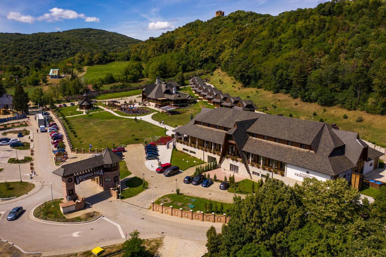 Etno Naselje Vrdnicka Kula 4*
