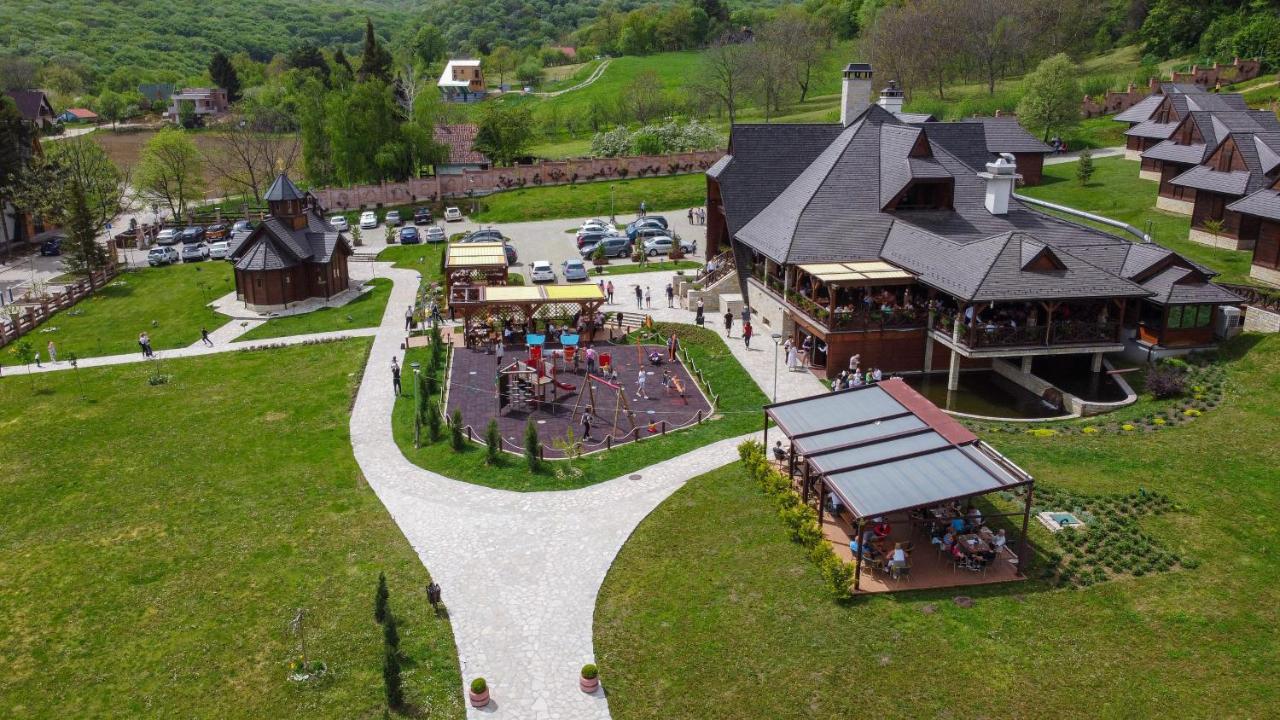 Etno Naselje Vrdnicka Kula Отель 4*