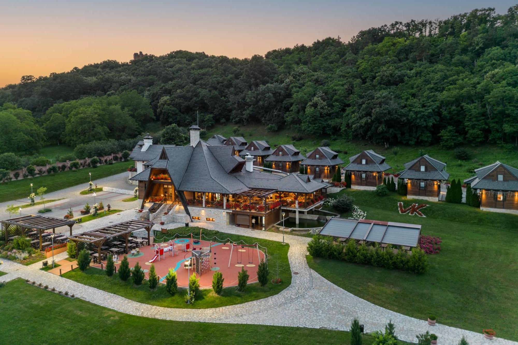 Hotel Etno Naselje Vrdnicka Kula