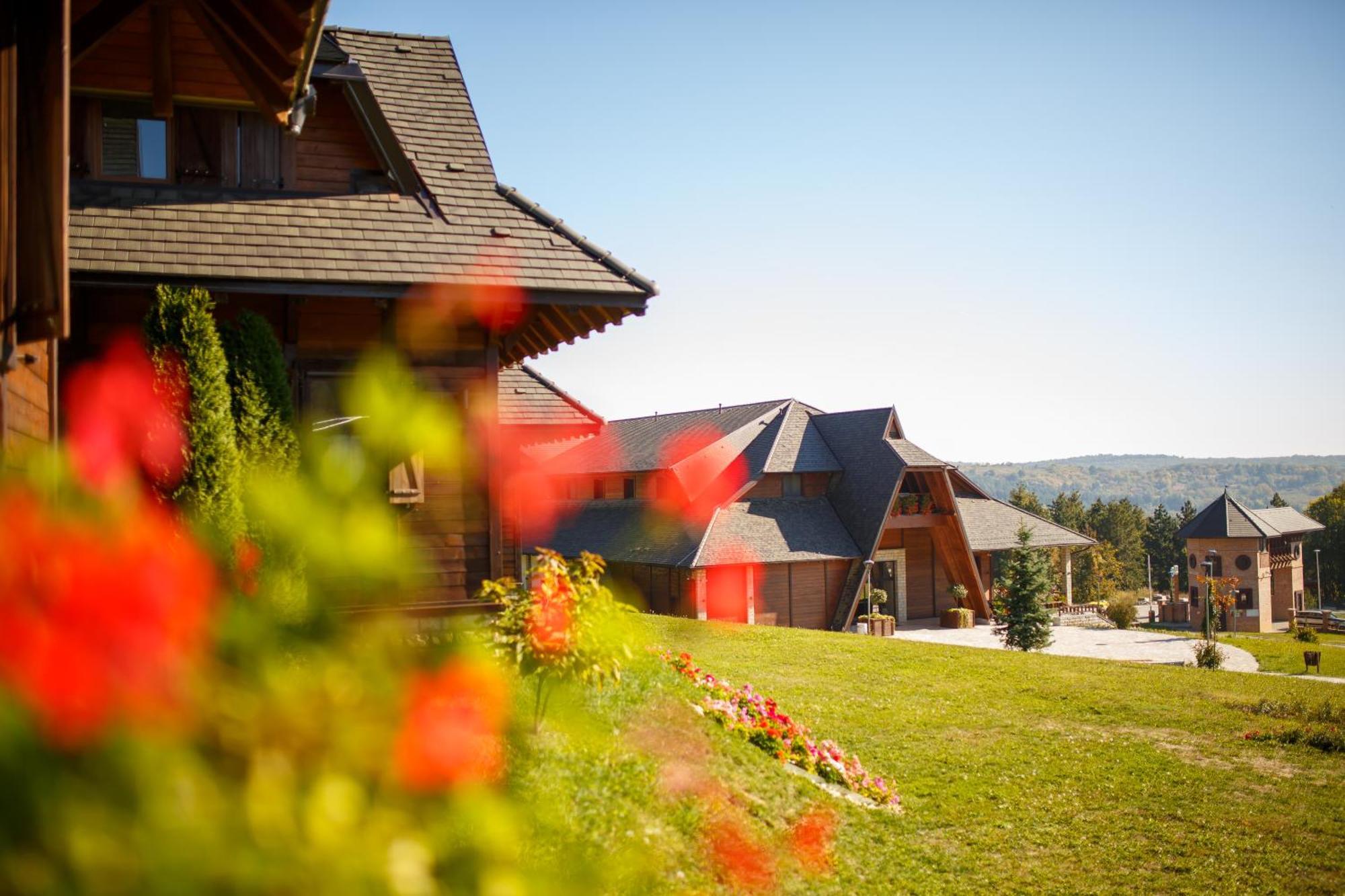 Etno Naselje Vrdnicka Kula Hotel Vrdnik